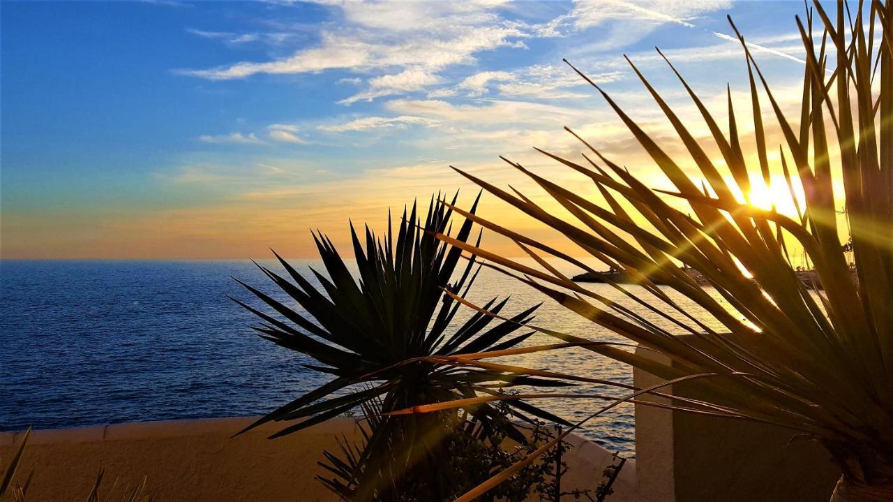 Ashram Villa Sunshine Sitges Extérieur photo